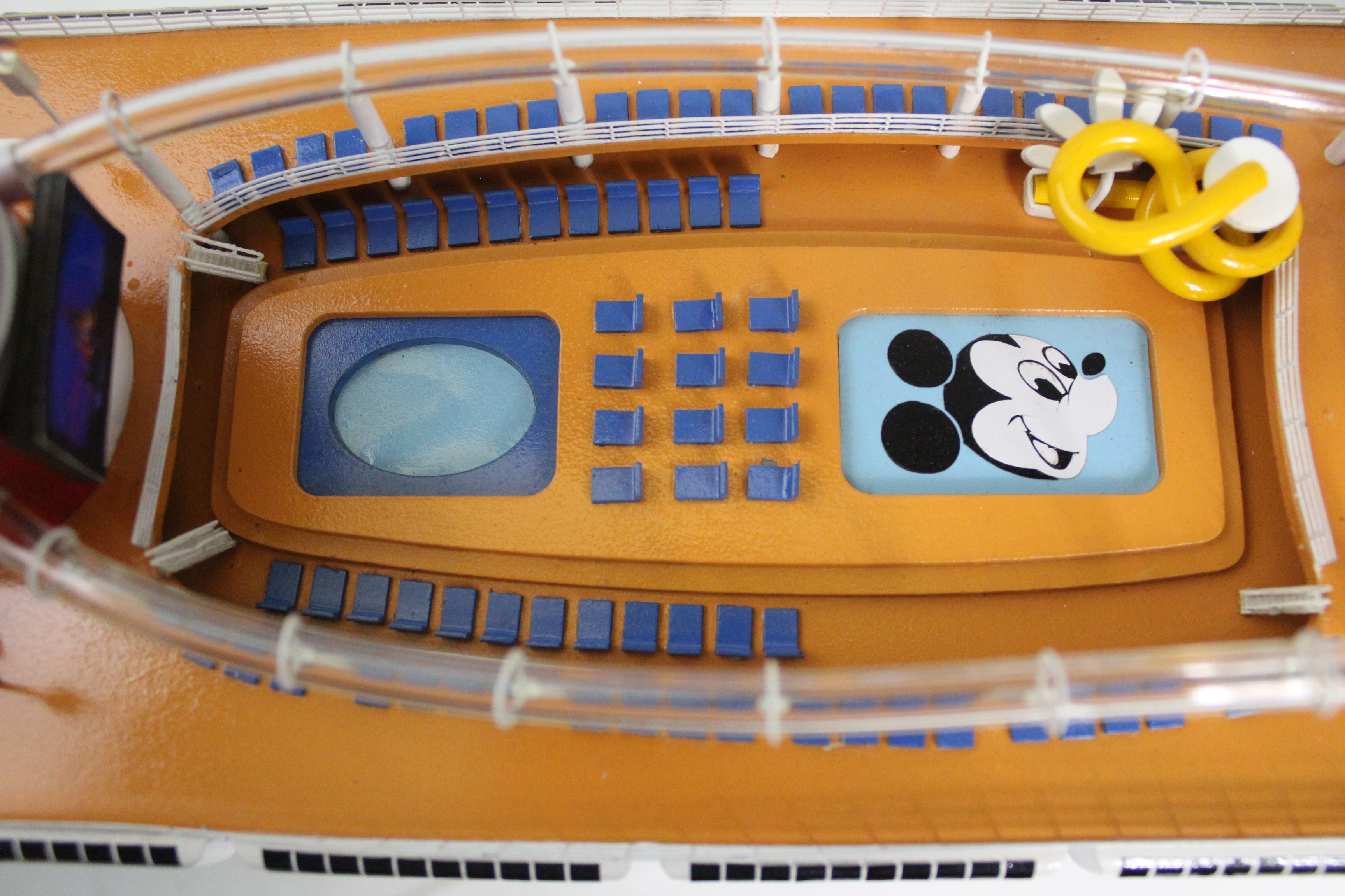 Mô hình du thuyền Disney Dream MNV - TB212 (Thân 80cm)